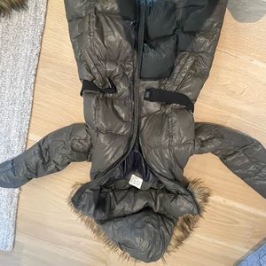 S13 faux fur hooded jacked with belt quilted